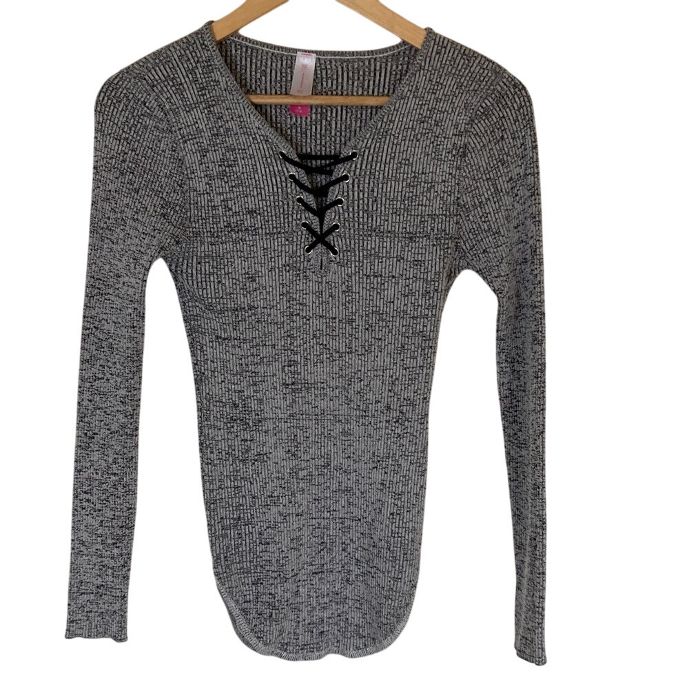 No Boundaries Womens Gray‎ Ribbed Knit Henly Top Lace-Up Detail Size M Long Slv